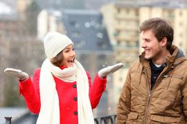 Approaching Girls in Large Groups Is A Waste Of Time